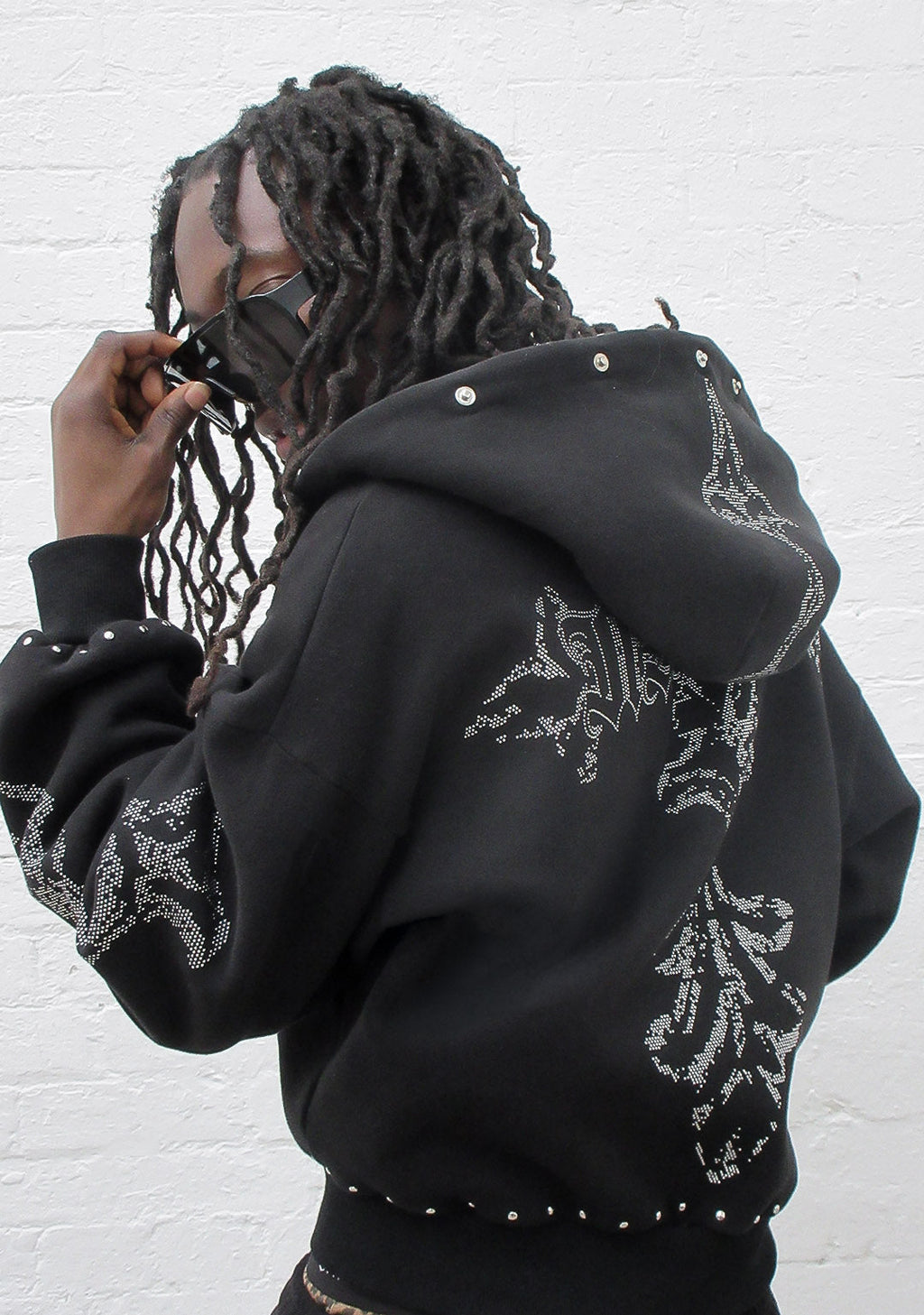FERAL KUNSTFELL-HOODIE MIT NIETEN UND REISSVERSCHLUSS SCHWARZ (ABNEHMBARES FELL)