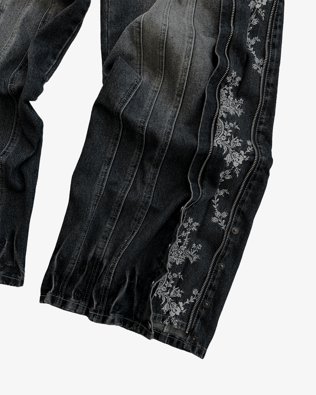 JEANS ZIPPÉS À MOTIF FLORAL NOIR DÉLAVÉ
