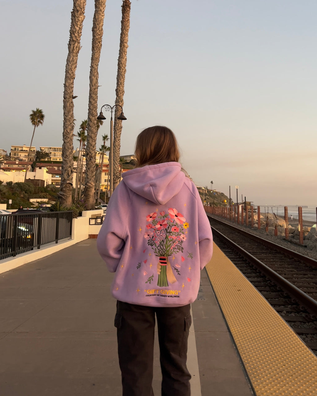 Sweat à capuche oversize « Gift Giving » Lux, couleur lavande