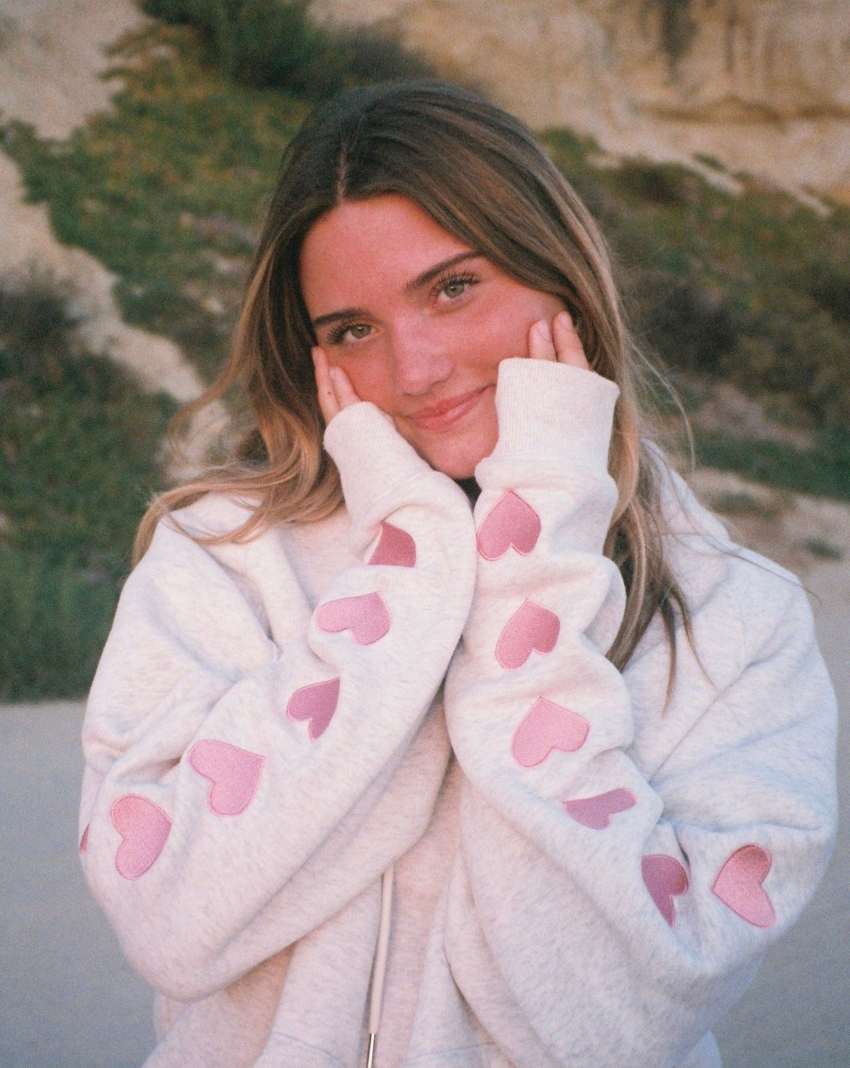 Oversize’owa luksusowa bluza z kapturem „Heart on My Sleeve” w kolorze melanżowej szarości