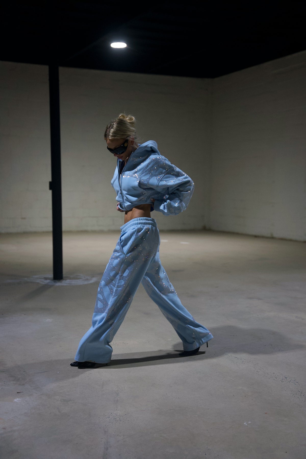 Ascent Babyblaue Strass-Jogginghose