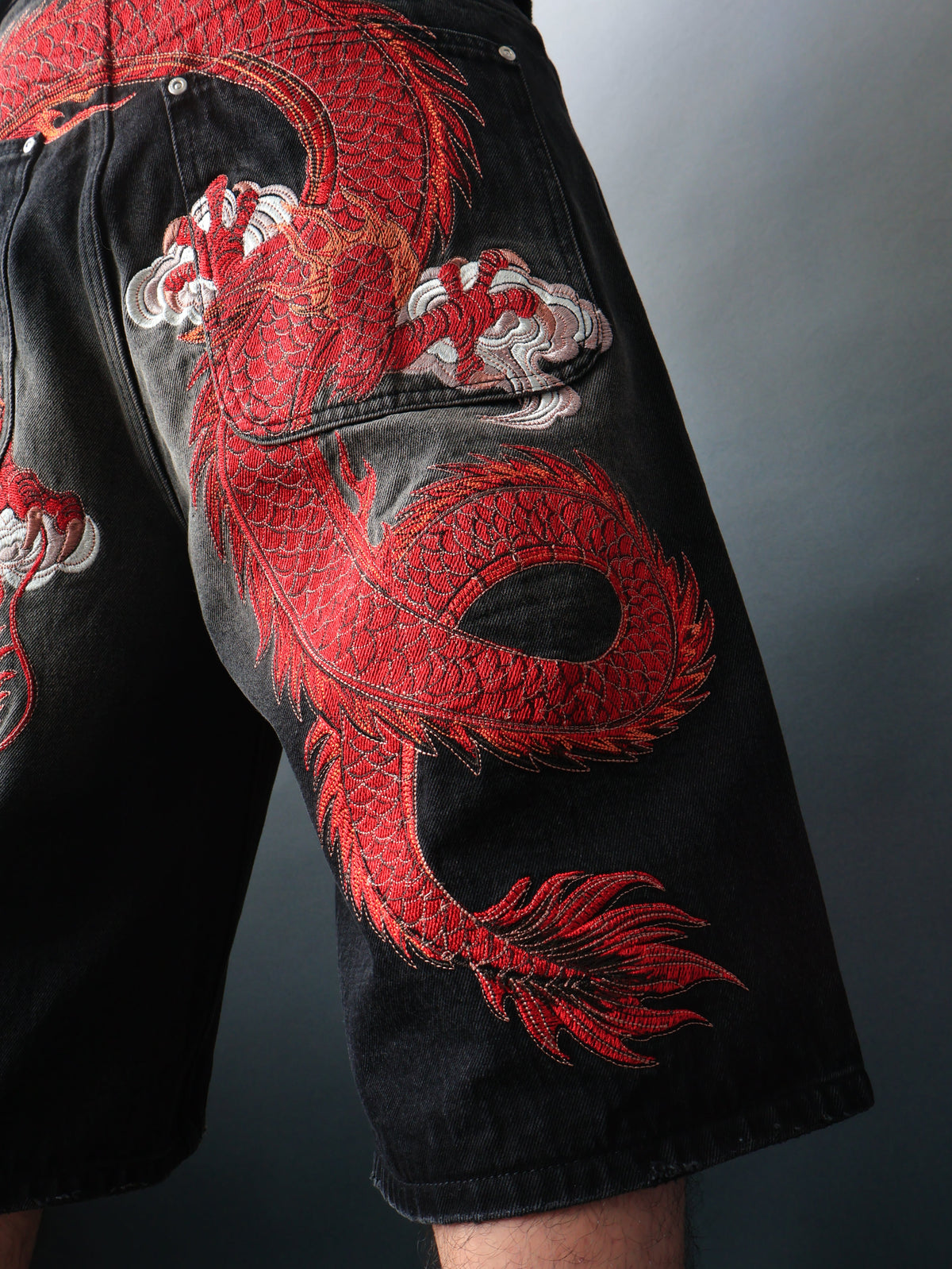 Jorts baggy « Crimson Rift » motif dragon