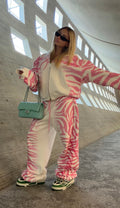 Pantaloni della tuta effetto coperta zebrata rosa
