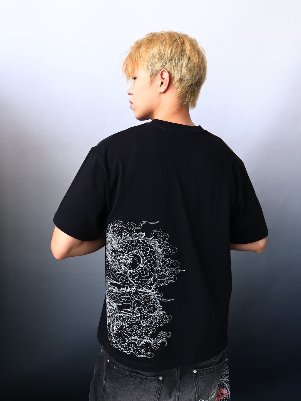 “Afterglow” Dragon T-shirt - Zwart