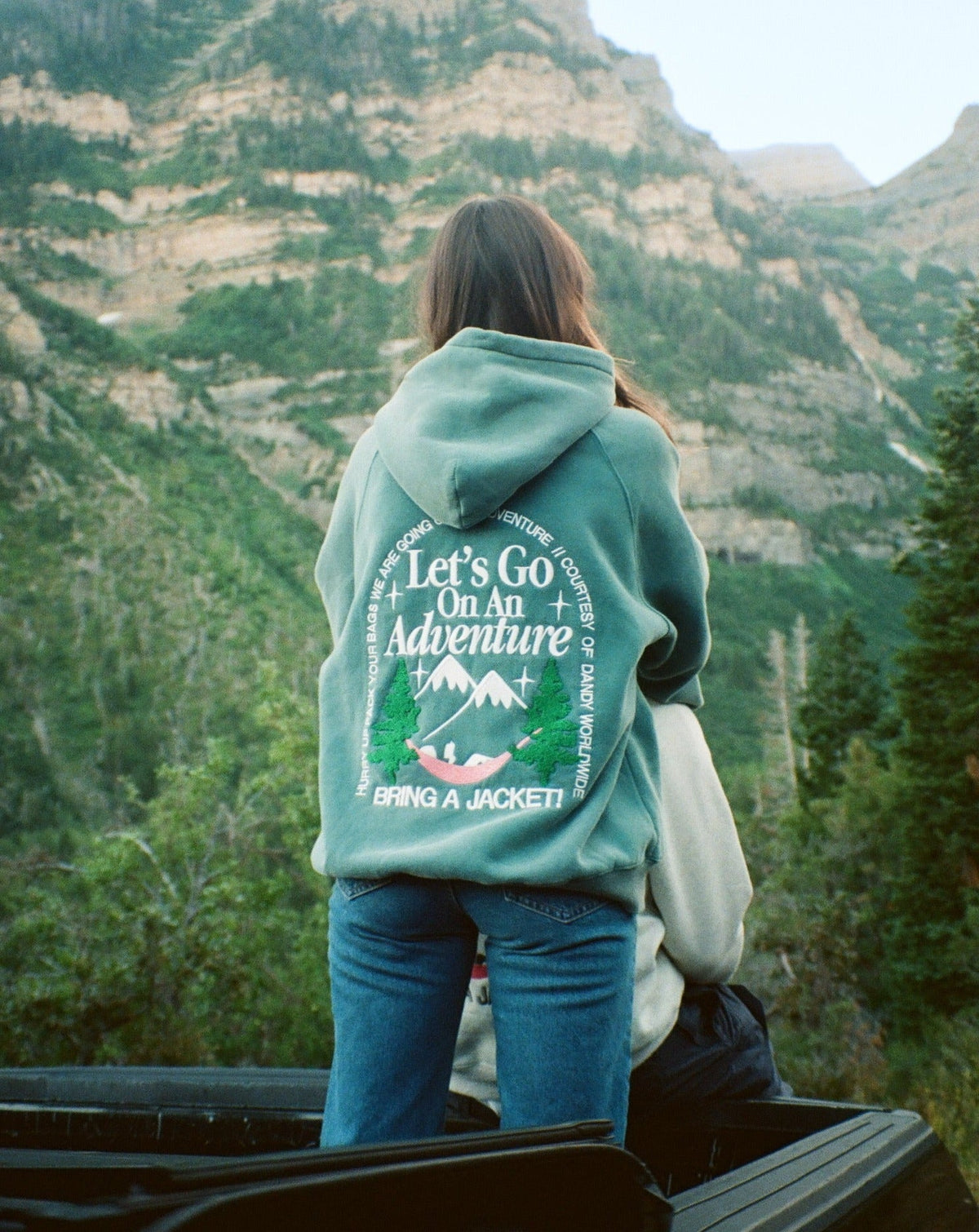 Sweat à capuche oversize « Let's Go On An Adventure » en vert sapin