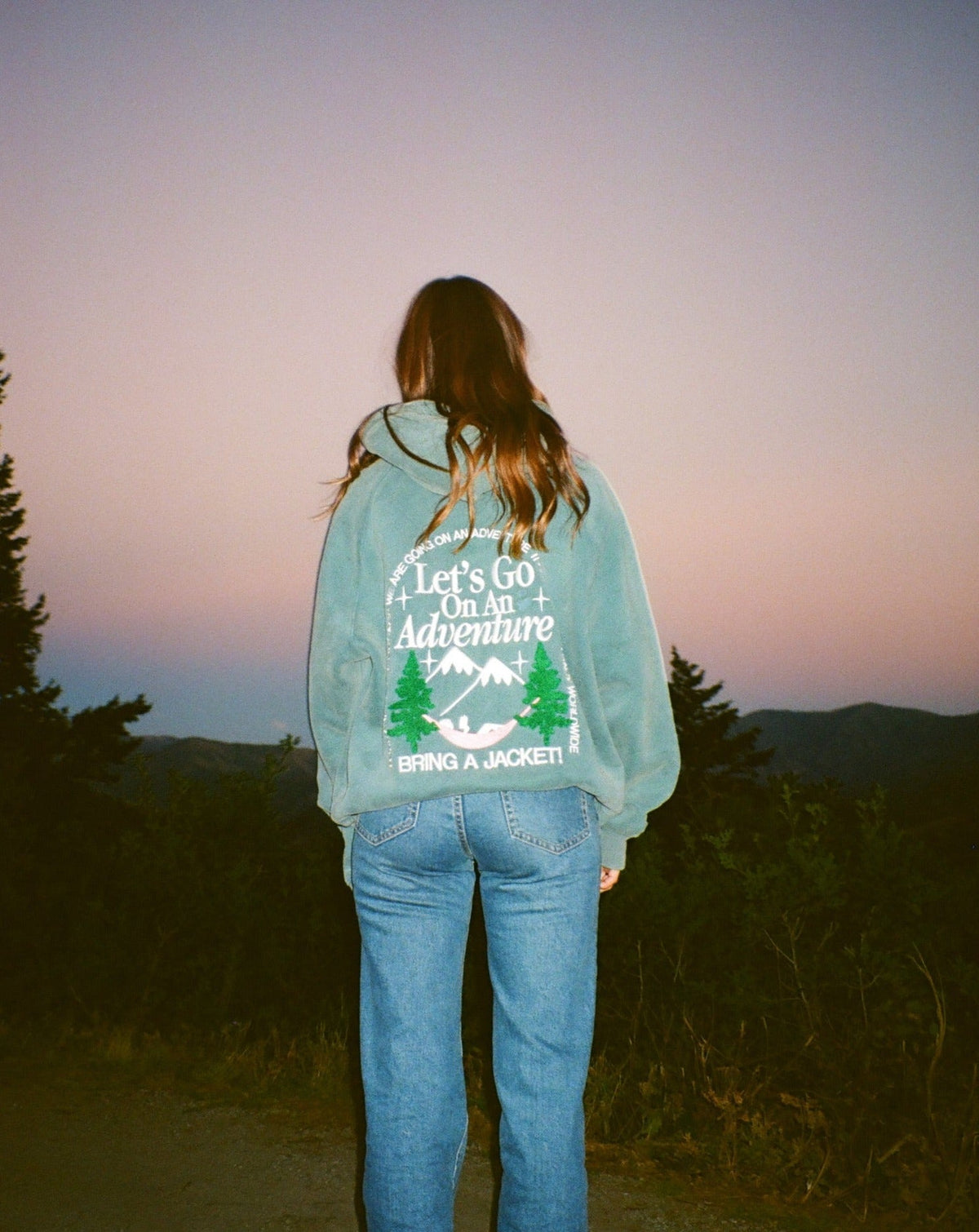 Sweat à capuche oversize « Let's Go On An Adventure » en vert sapin