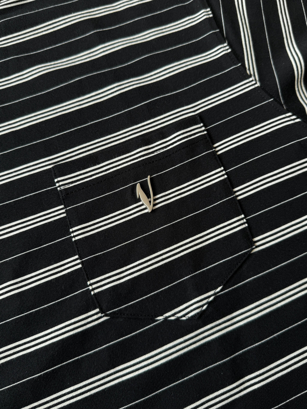 BLUZA W PASKI Z DŁUGIM RĘKAWEM - Czarny