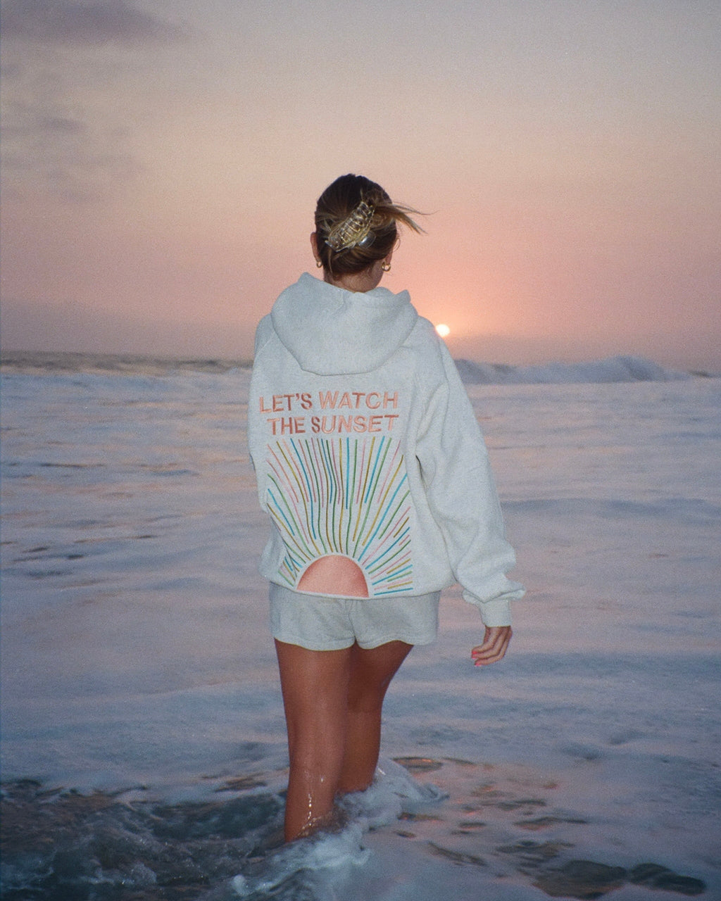 "Let's Watch the Sunset" oversized lyxhuvtröja i melerad grå
