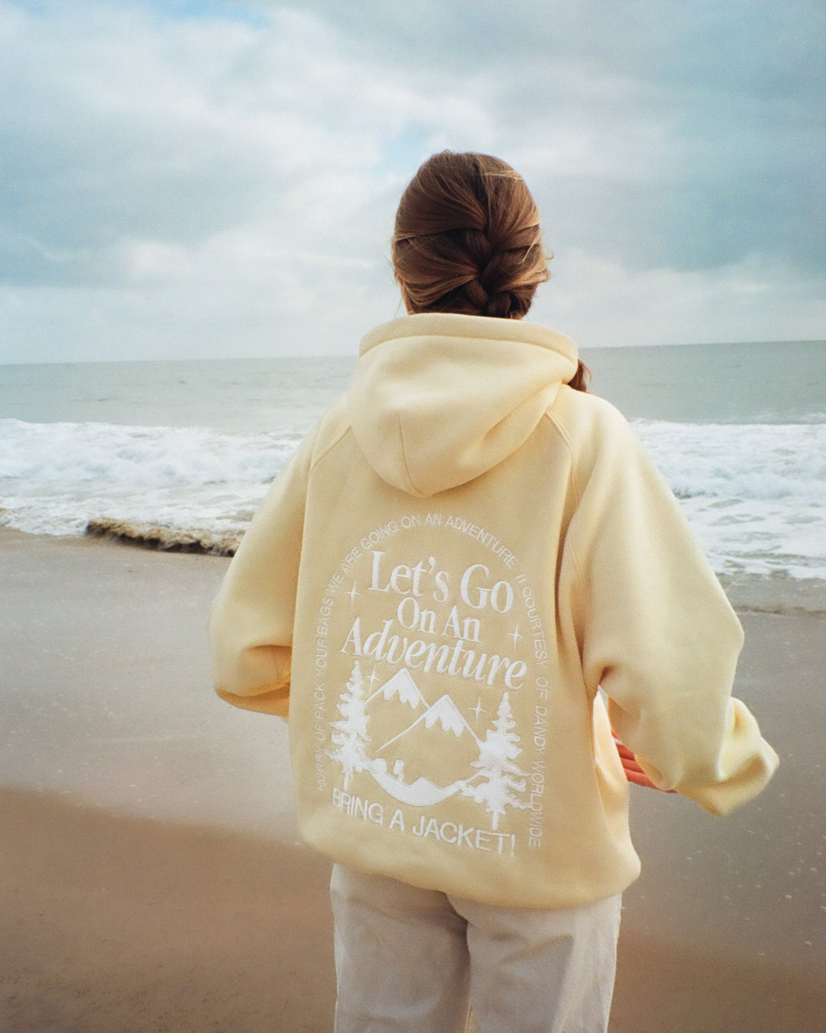 "Let's Go On An Adventure" oversize’owa bluza z kapturem Lux w kolorze maślanym