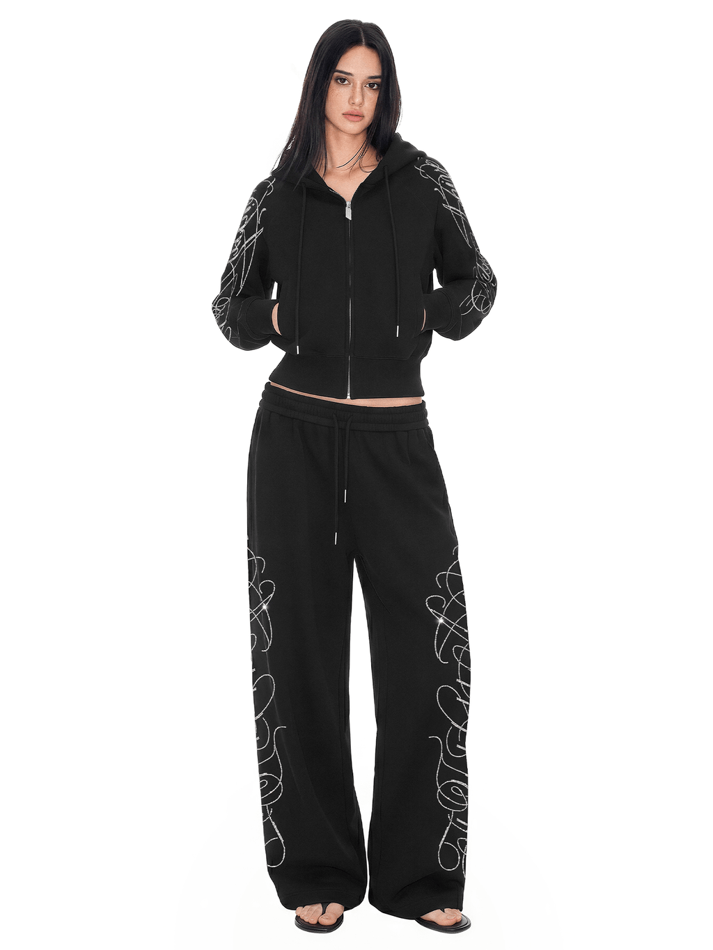 Sudadera con capucha y cremallera con pedrería
