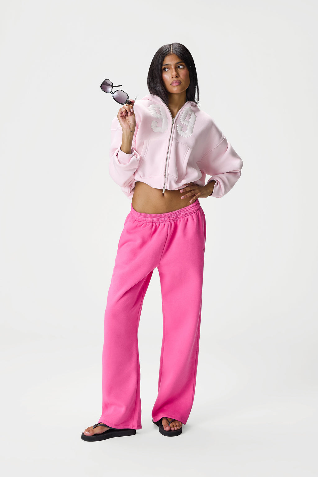 Dopasowana bluza z kapturem i zamkiem 99 w kolorze Bunny