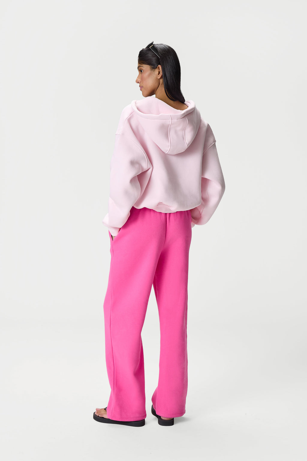 Dopasowana bluza z kapturem i zamkiem 99 w kolorze Bunny
