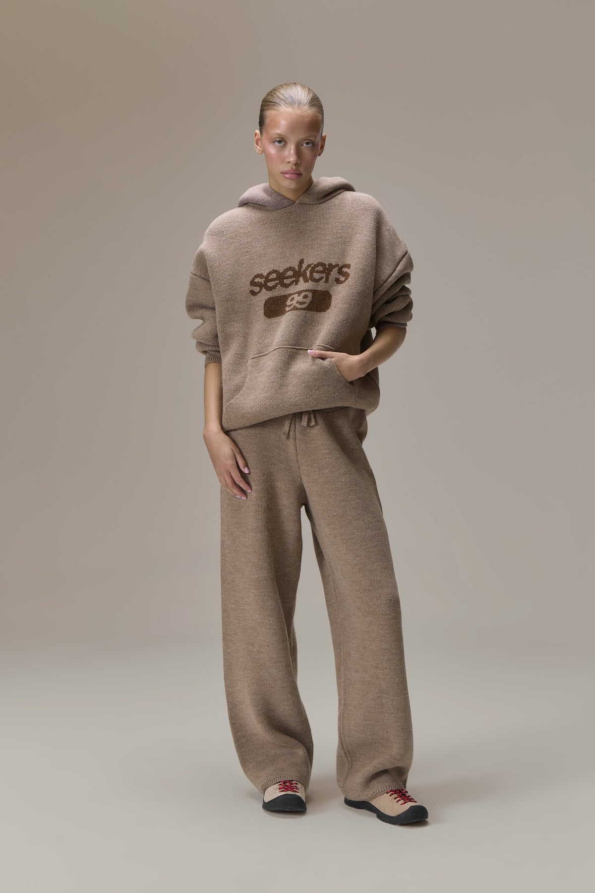 99 Strick-Kapuzenpullover in Soft Brown