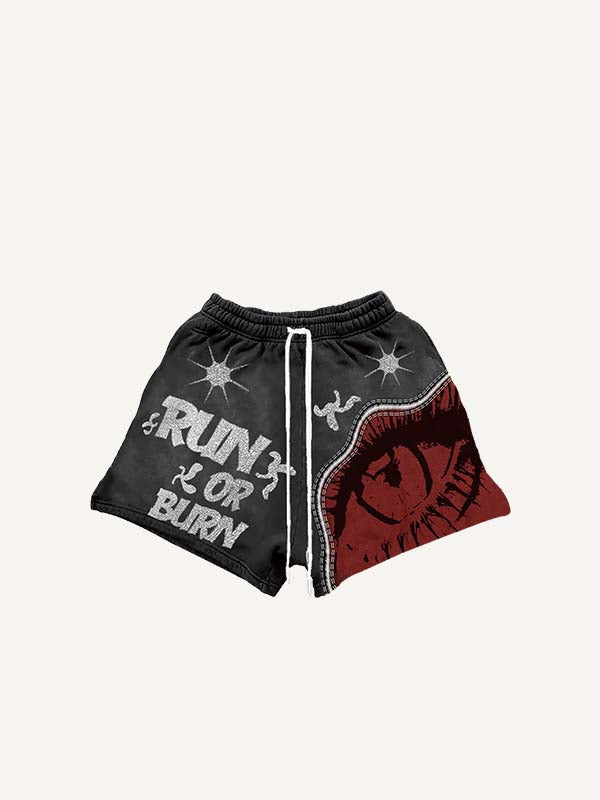 Shorts mit Colorblock, Augen-, Buchstaben- und Grafik-Print sowie Strasssteinen und Kordelzug in der Taille