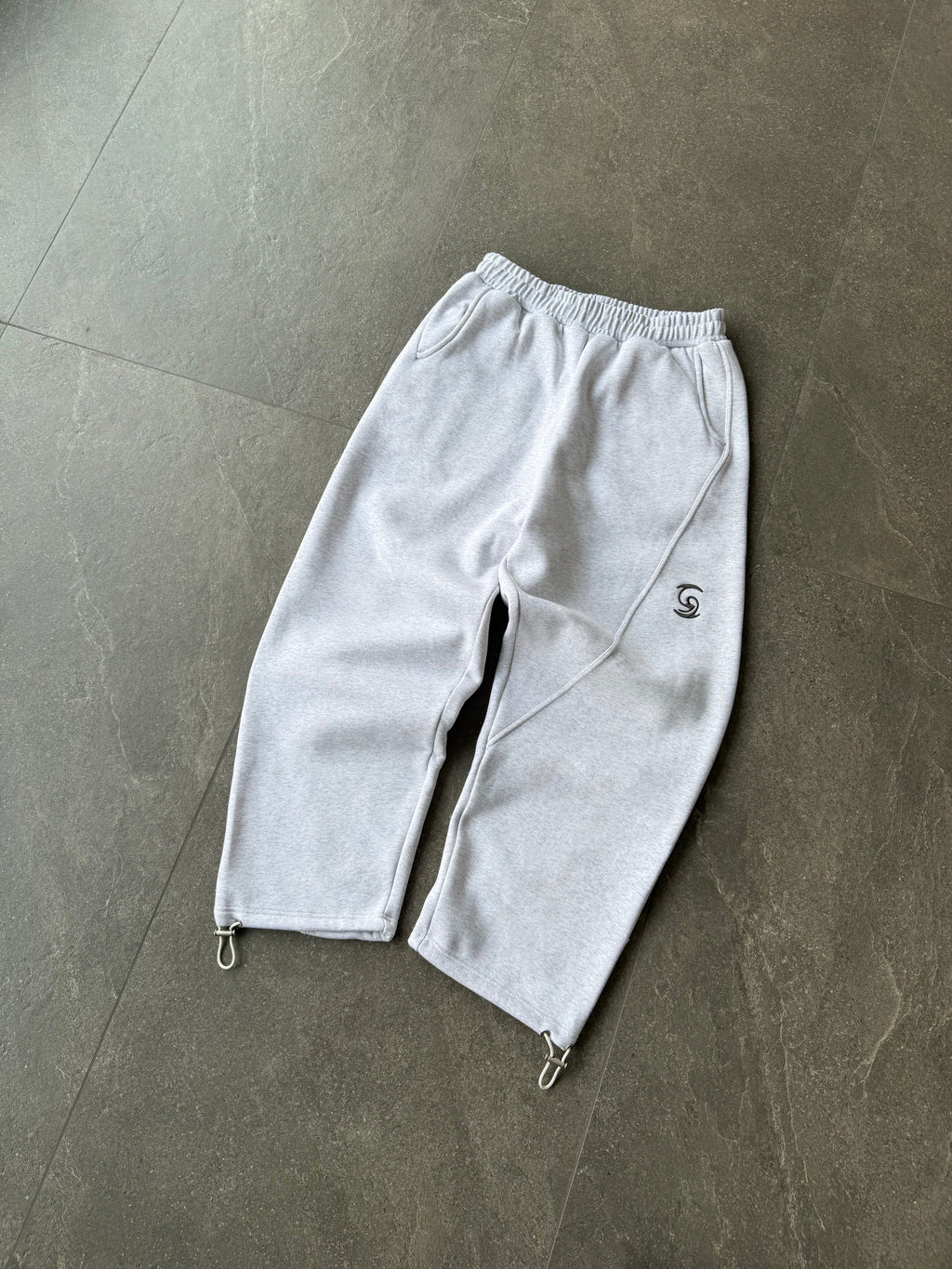 1 LUŹNE JOGGERY