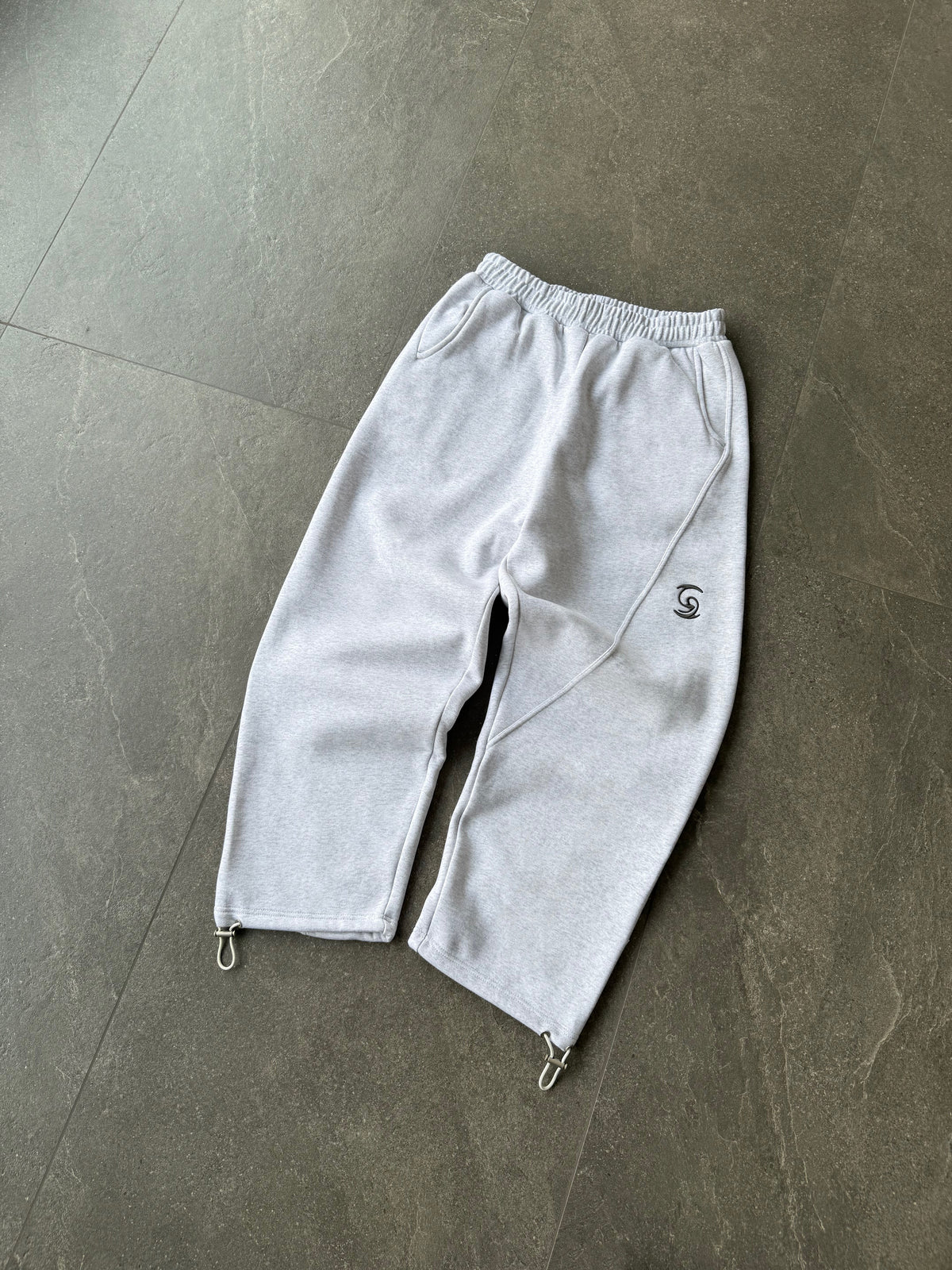 1 LUŹNE JOGGERY