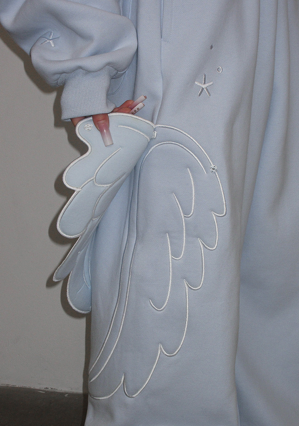 PANTALONI DELLA TUTA OVERSIZE STITCH CON ALI, AZZURRO BABY (ALI RIMOVIBILI)