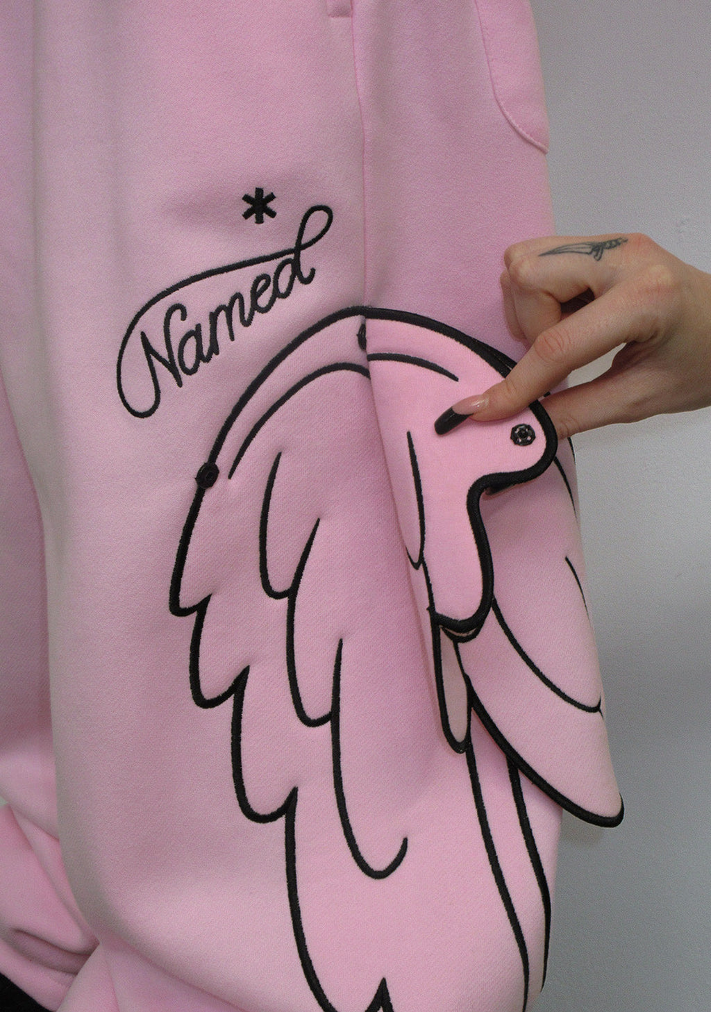 STITCH WINGS SWEATPANTS, OVERSIZED, BABYROZE (AFNEEMBARE VLEUGELS)