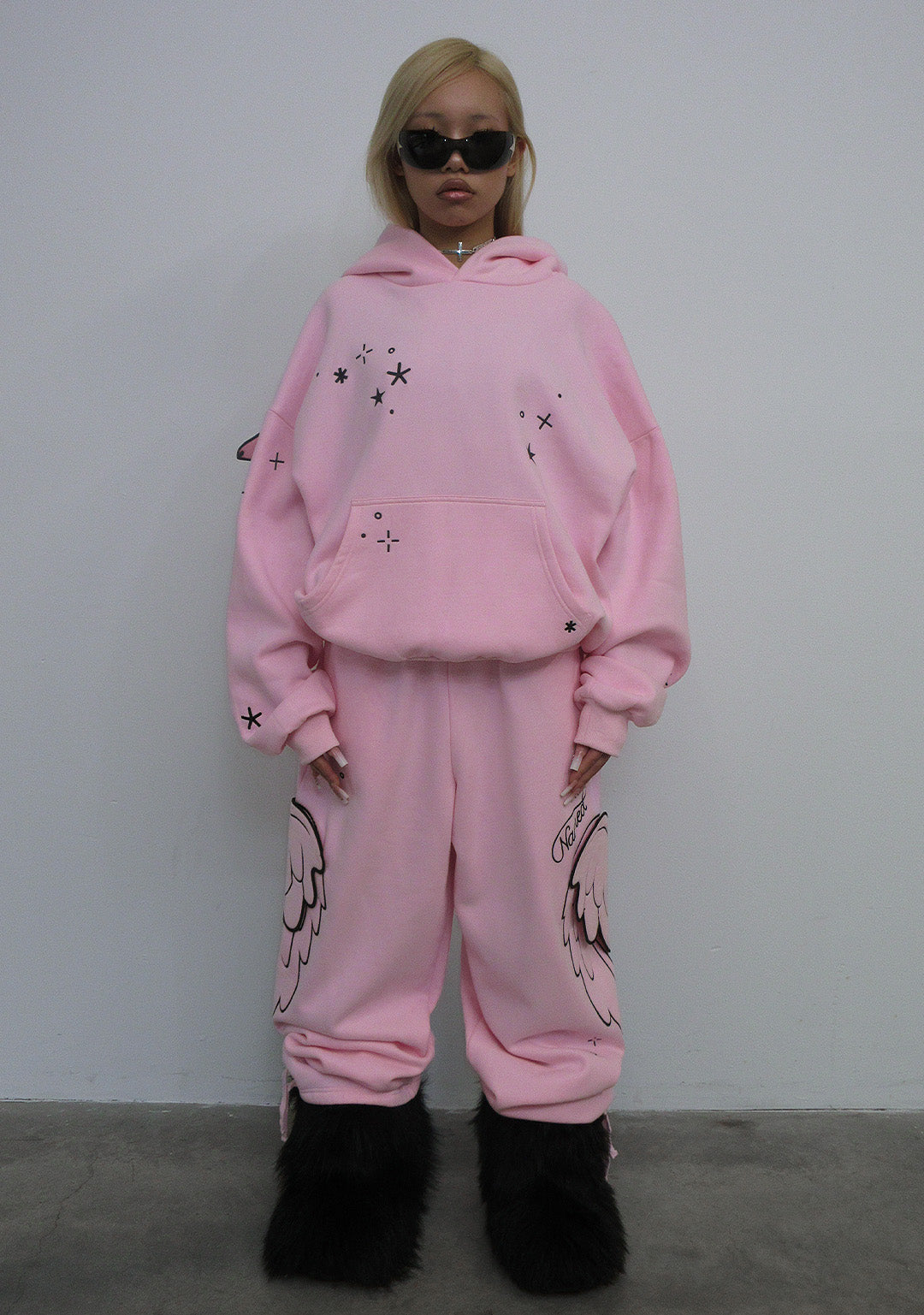 STITCH WINGS SWEATPANTS, OVERSIZED, BABYROZE (AFNEEMBARE VLEUGELS)