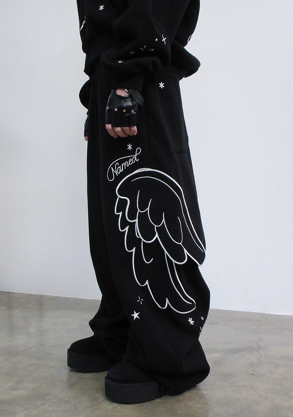PANTALON DE JOGGING SURDIMENSIONNÉ STITCH WINGS NOIR (AILES AMOVIBLES)