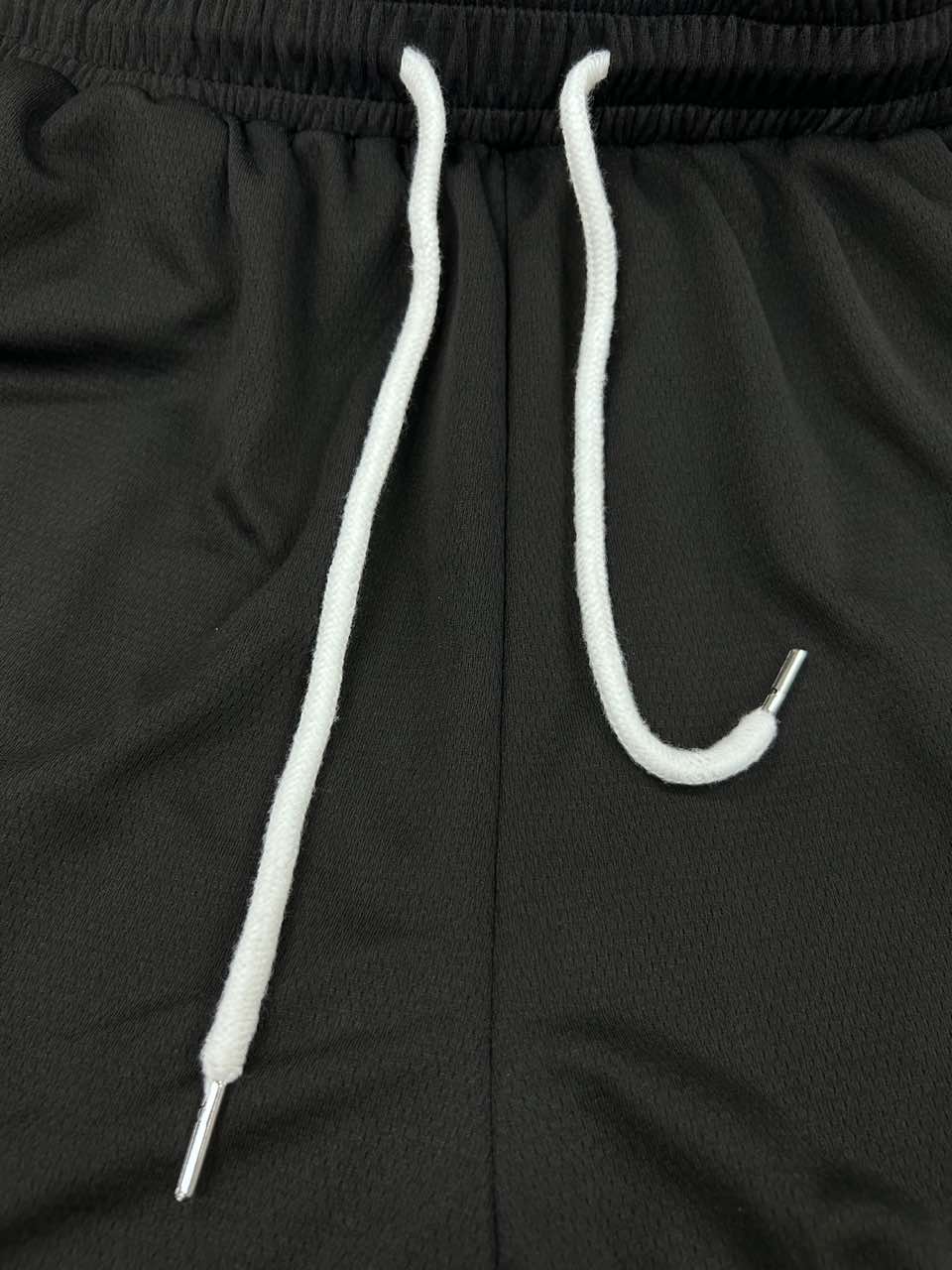 Casualowe krótkie spodenki z siateczki w stylu streetwear z nadrukiem With God I Win