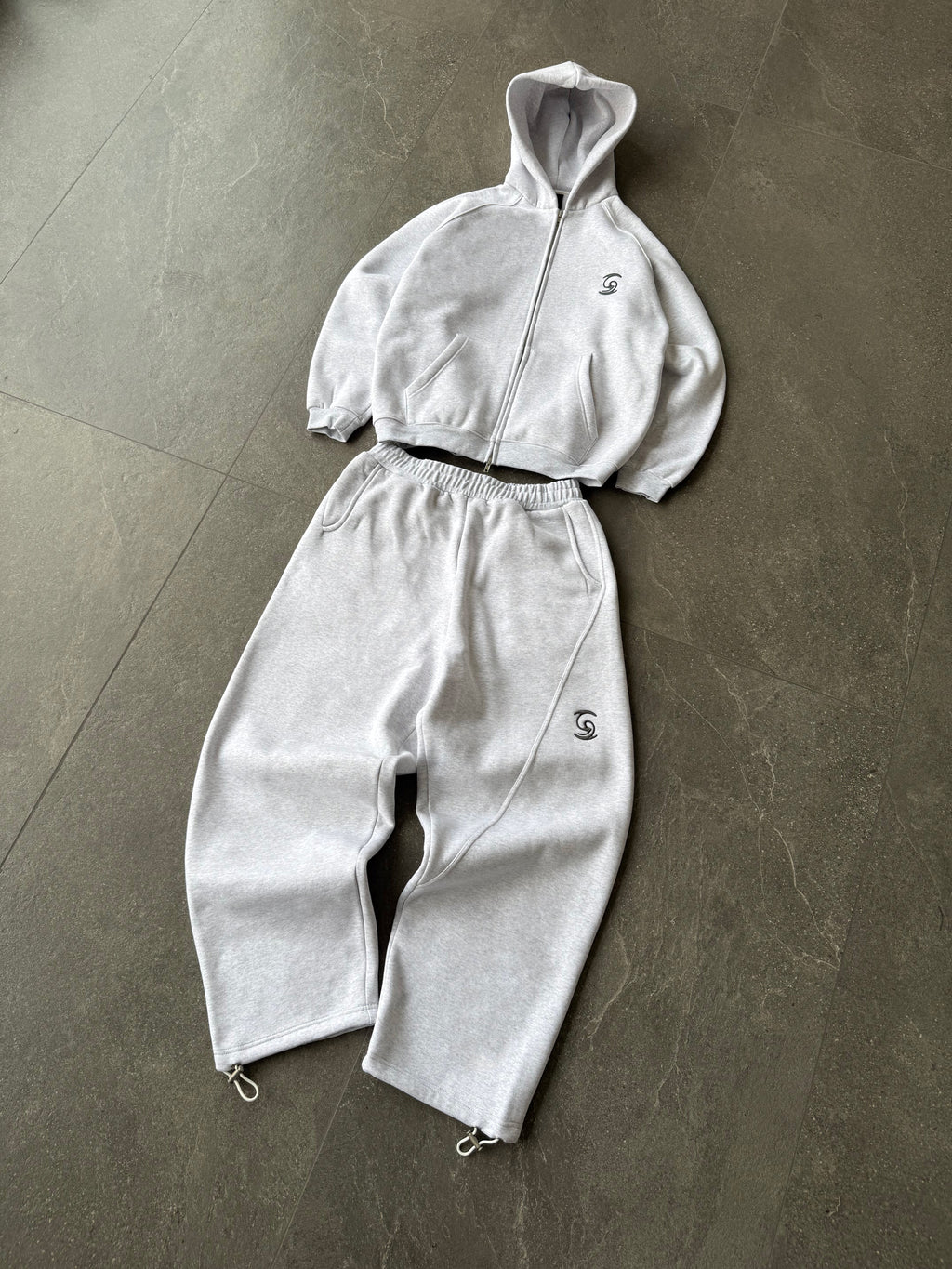 1 LUŹNE JOGGERY