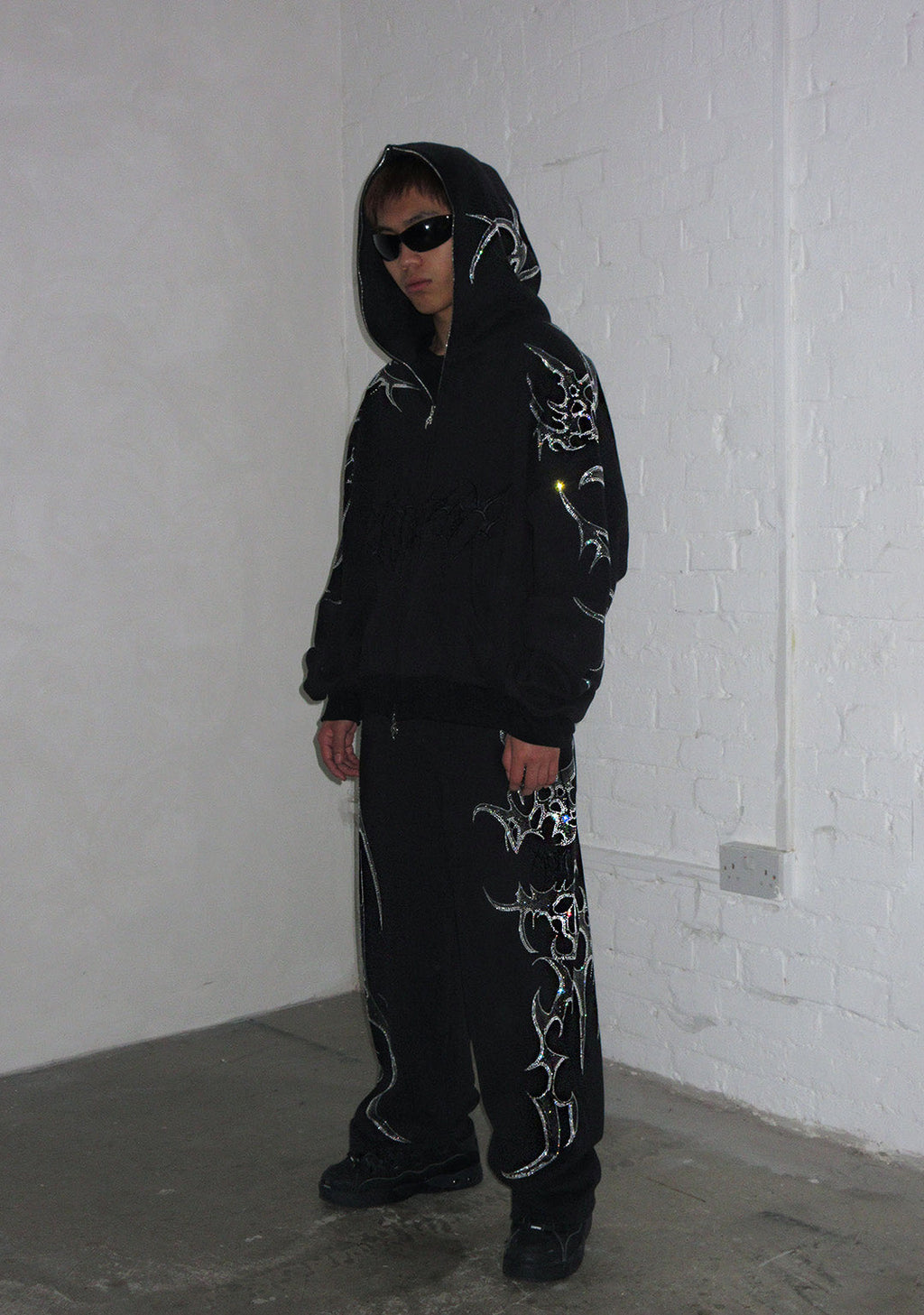 PANTALON DE JOGGING OVERSIZE À STRASS CRASH NOIR