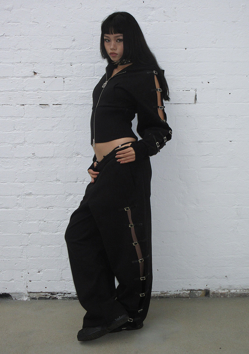 OVERSIZED-JOGGINGHOSE MIT SCHNALLEN-DETAIL SCHWARZ
