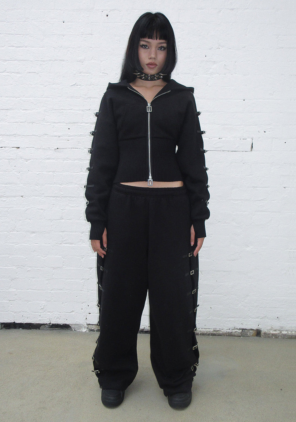 OVERSIZED-JOGGINGHOSE MIT SCHNALLEN-DETAIL SCHWARZ