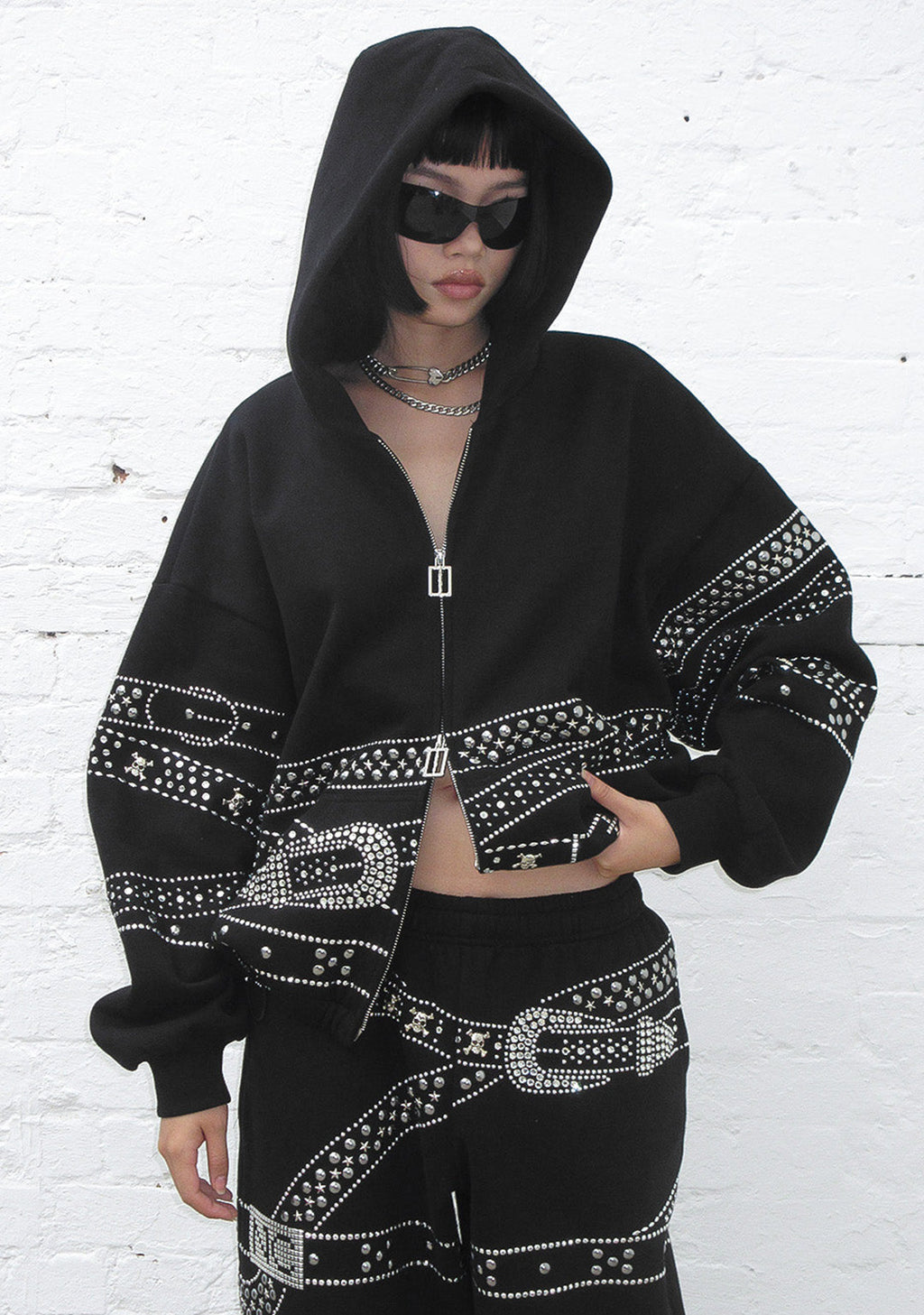 CRUSH NIETENGÜRTEL OVERSIZED JOGGINGHOSE SCHWARZ