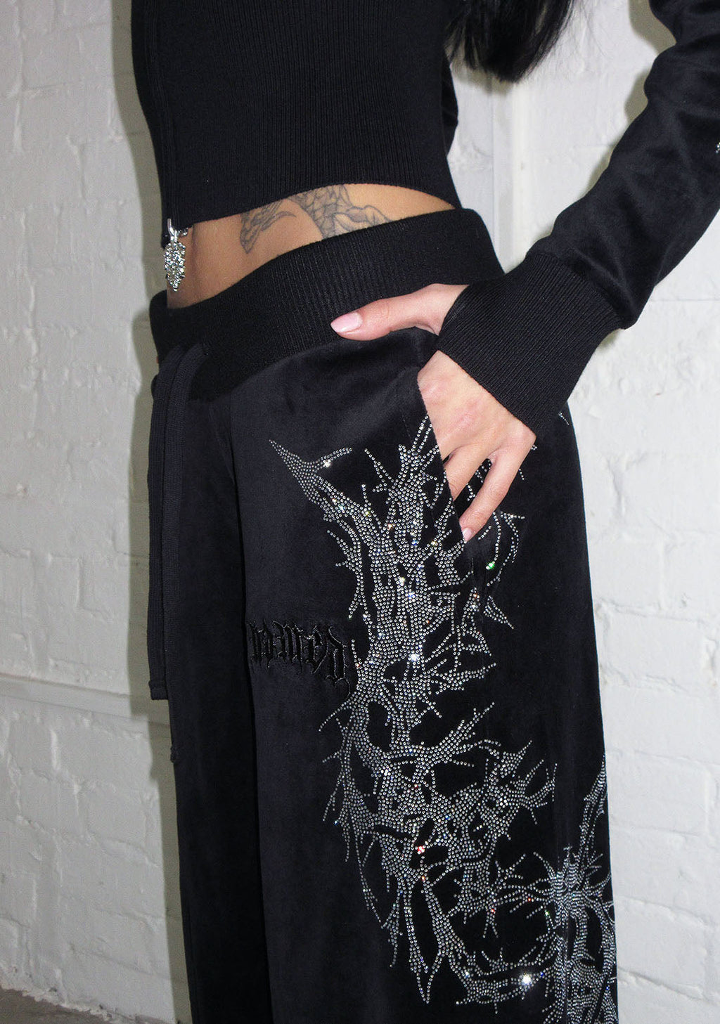 PANTALON DE JOGGING EN VELOURS À STRASS CURSE NOIR