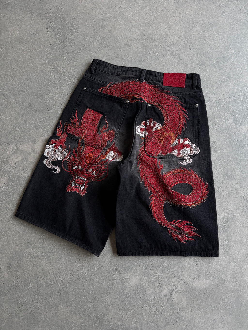Jorts baggy « Crimson Rift » motif dragon