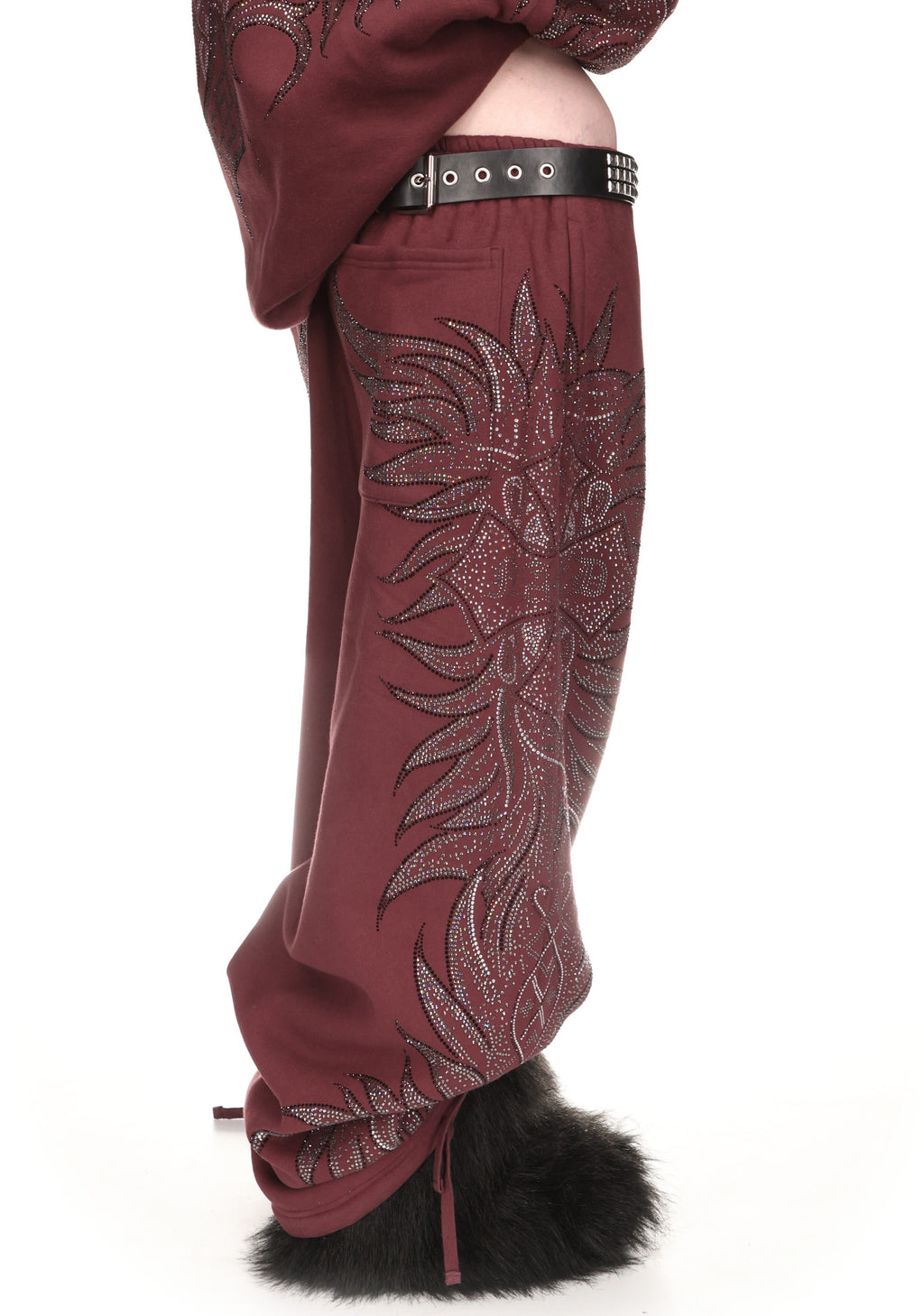 Pantaloni della tuta oversize con strass DUSK rosso scuro