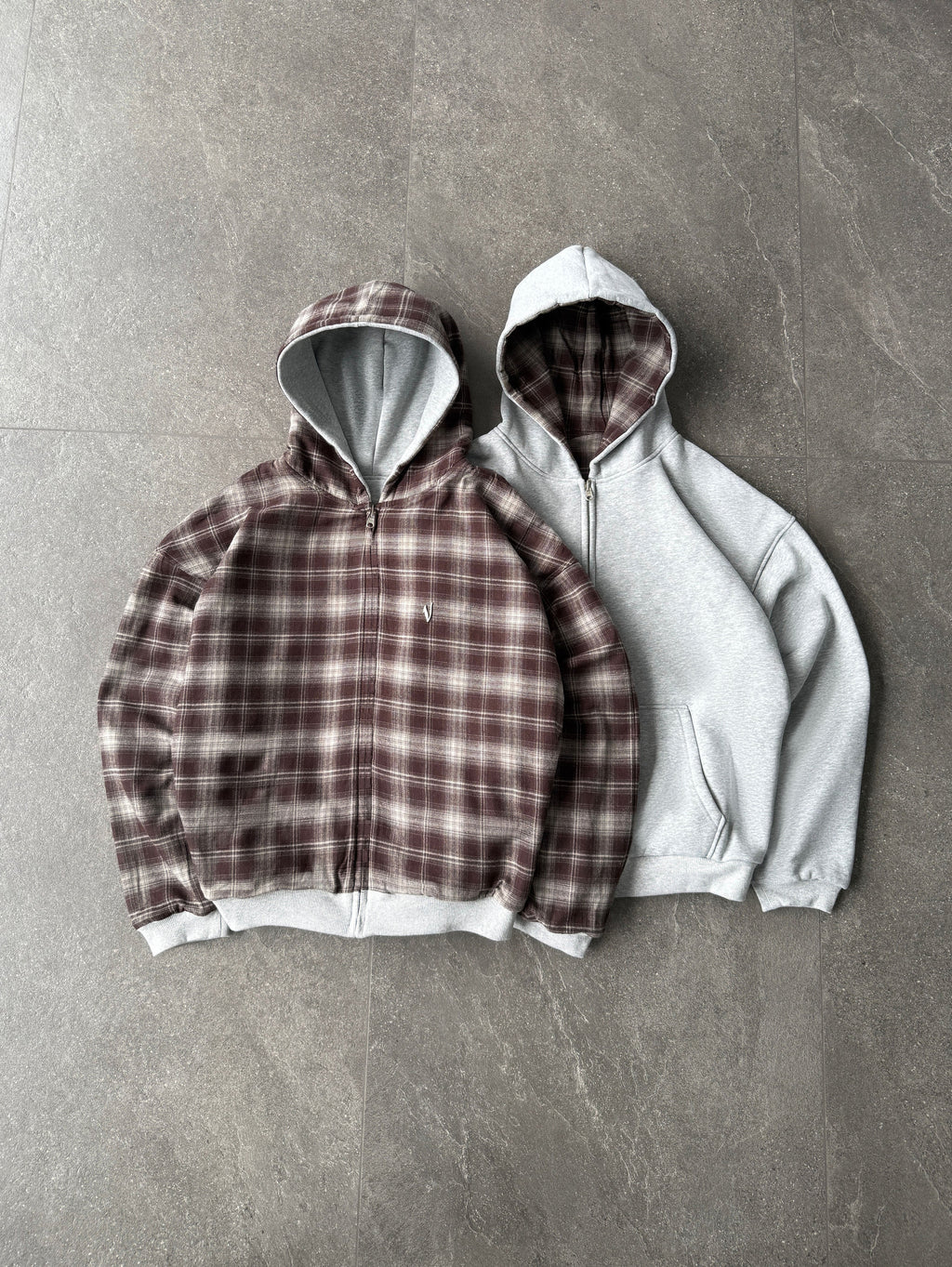 Sweat à capuche zippé réversible à carreaux V2 (Gris foncé/Moka)