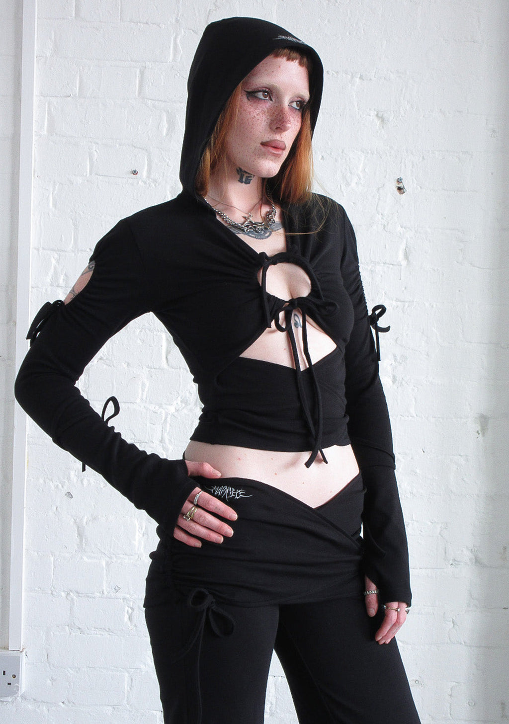 ENVY SCULPT STRETCH TIE-HOODIE SCHWARZ