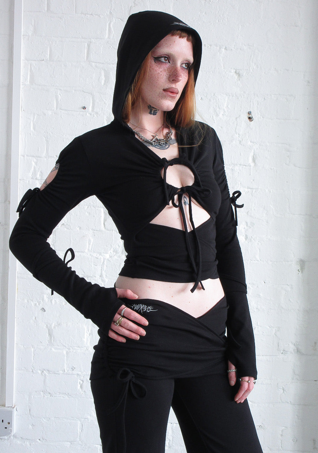 ENVY SCULPT STRETCH-HOODIE MET KOORDJES, ZWART