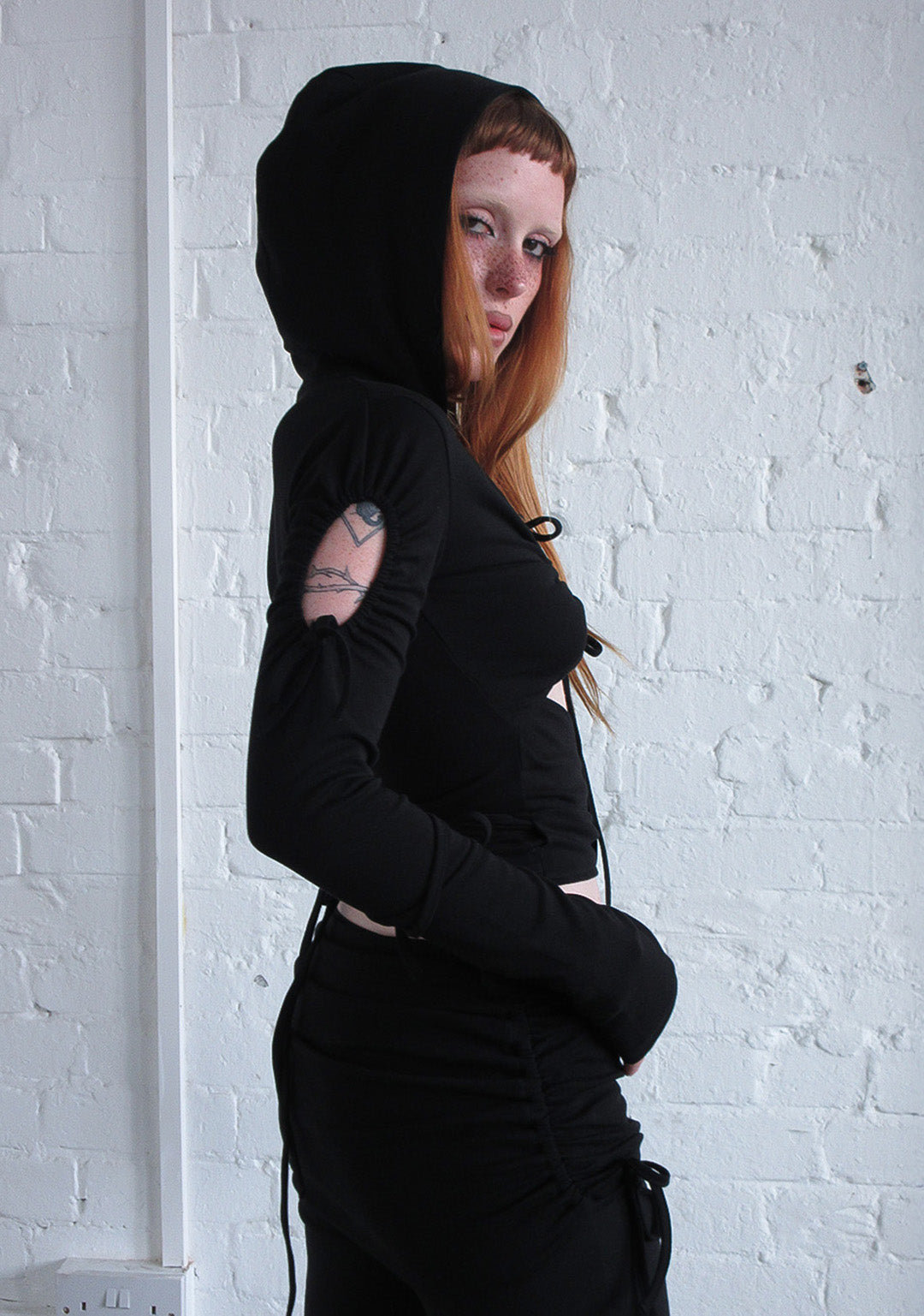 ENVY SCULPT STRETCH-HOODIE MET KOORDJES, ZWART