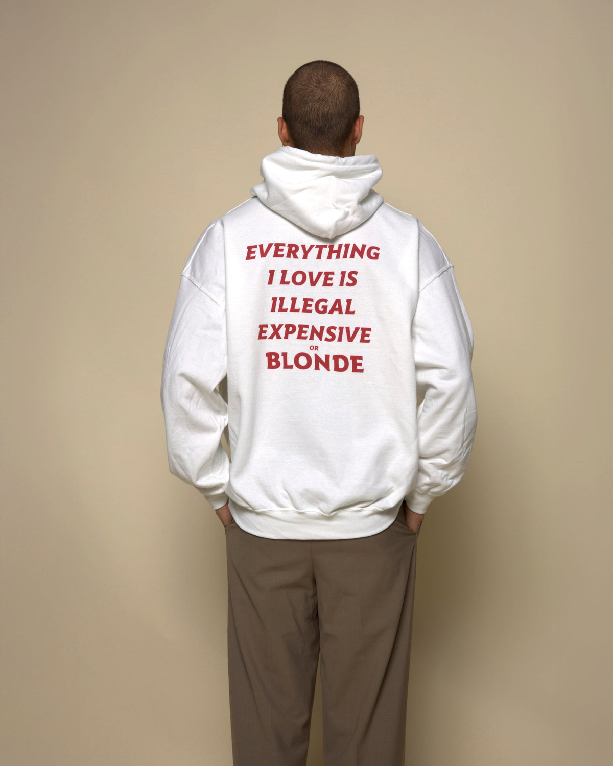 WSZYSTKO, CO KOCHAM, JEST NIELEGALNE, DROGIE ALBO BLOND - BLUZA Z KAPTUREM