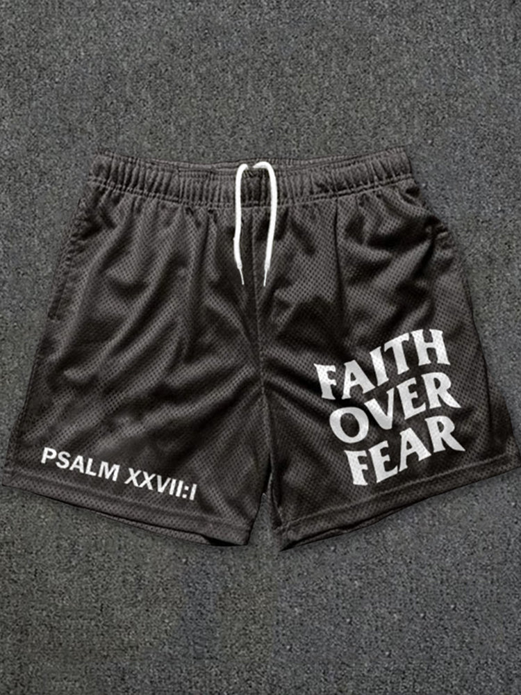 Męskie spodenki z siateczki z graficznym nadrukiem Faith Over Fear