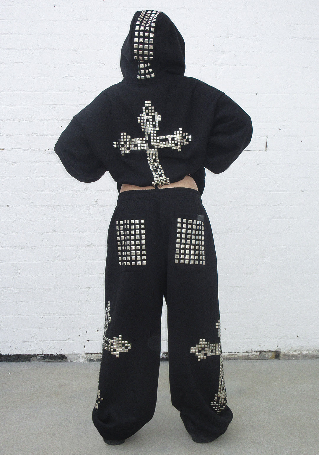 Pantaloni della tuta oversize borchiati FAITHFUL NERI