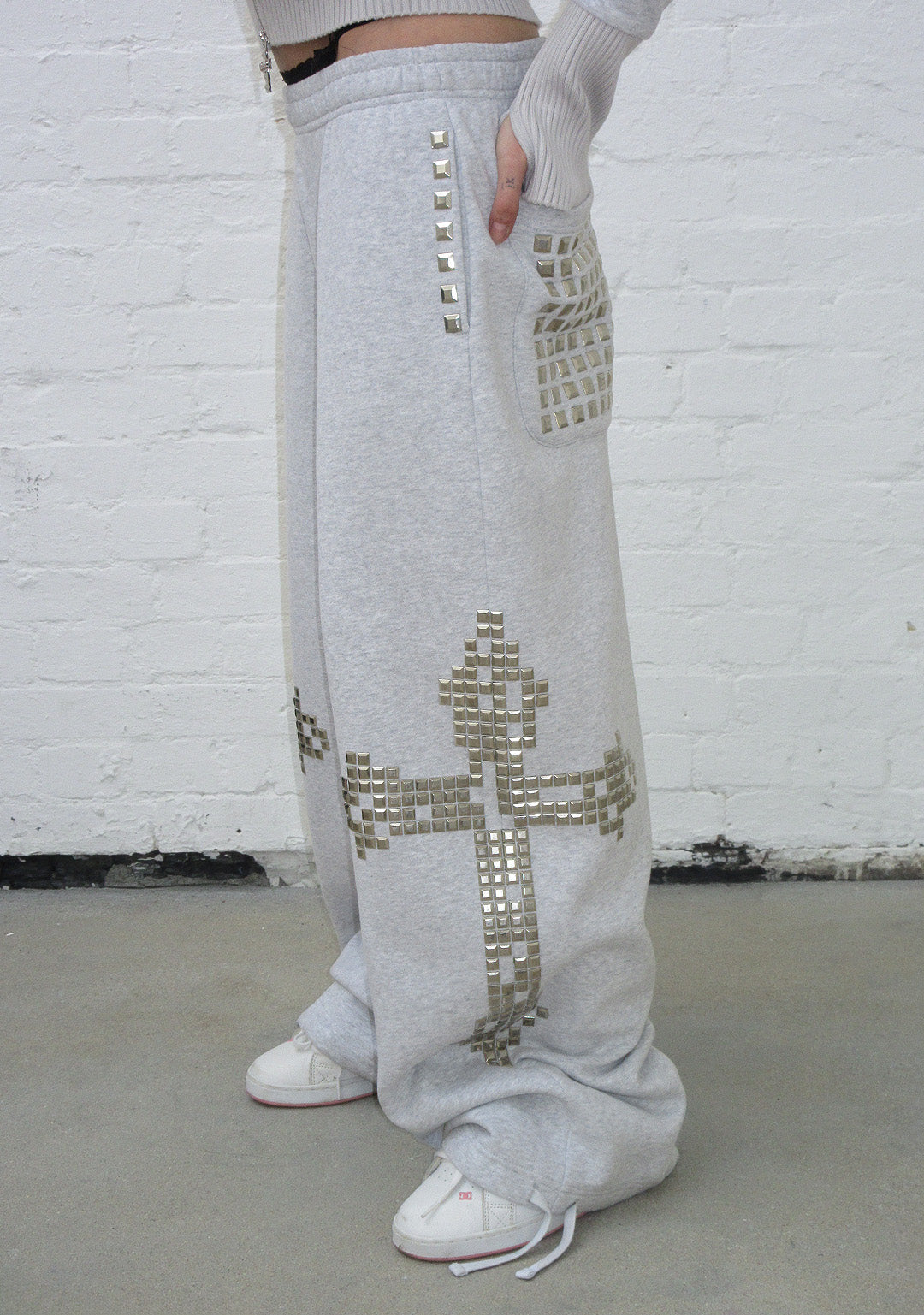 FAITHFUL oversized joggingbroek met studs gemêleerd GRIJS