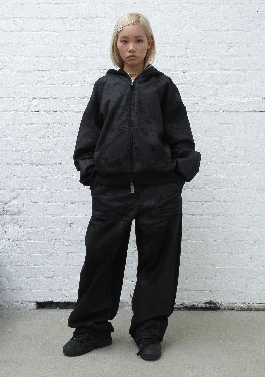 OVERSIZED-JOGGINGHOSE IN LEDEROPTIK SCHWARZ