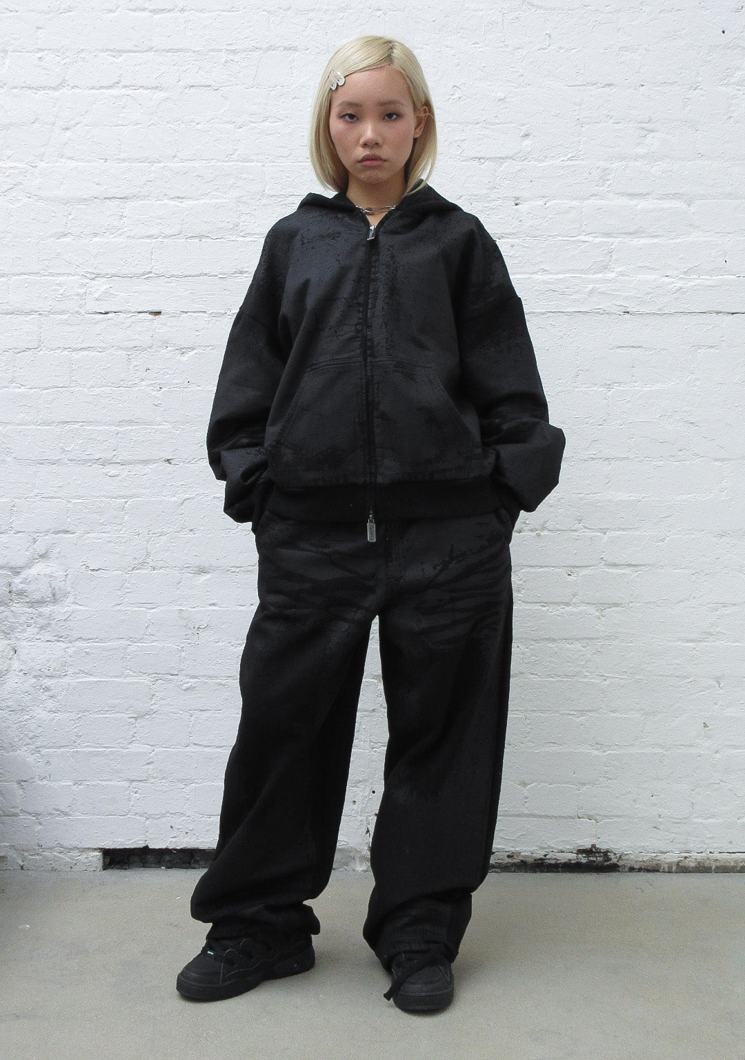 OVERSIZED-JOGGINGHOSE IN LEDEROPTIK SCHWARZ