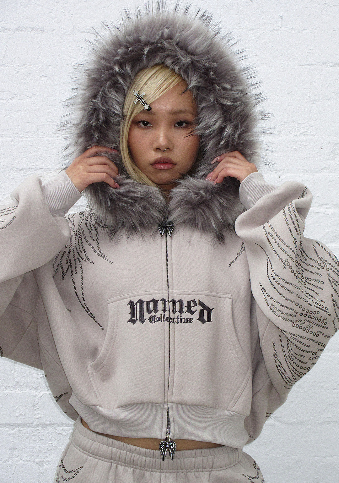 FALLEN STUDDED cropped hoodie met rits van imitatiebont BONE (afneembaar bont)