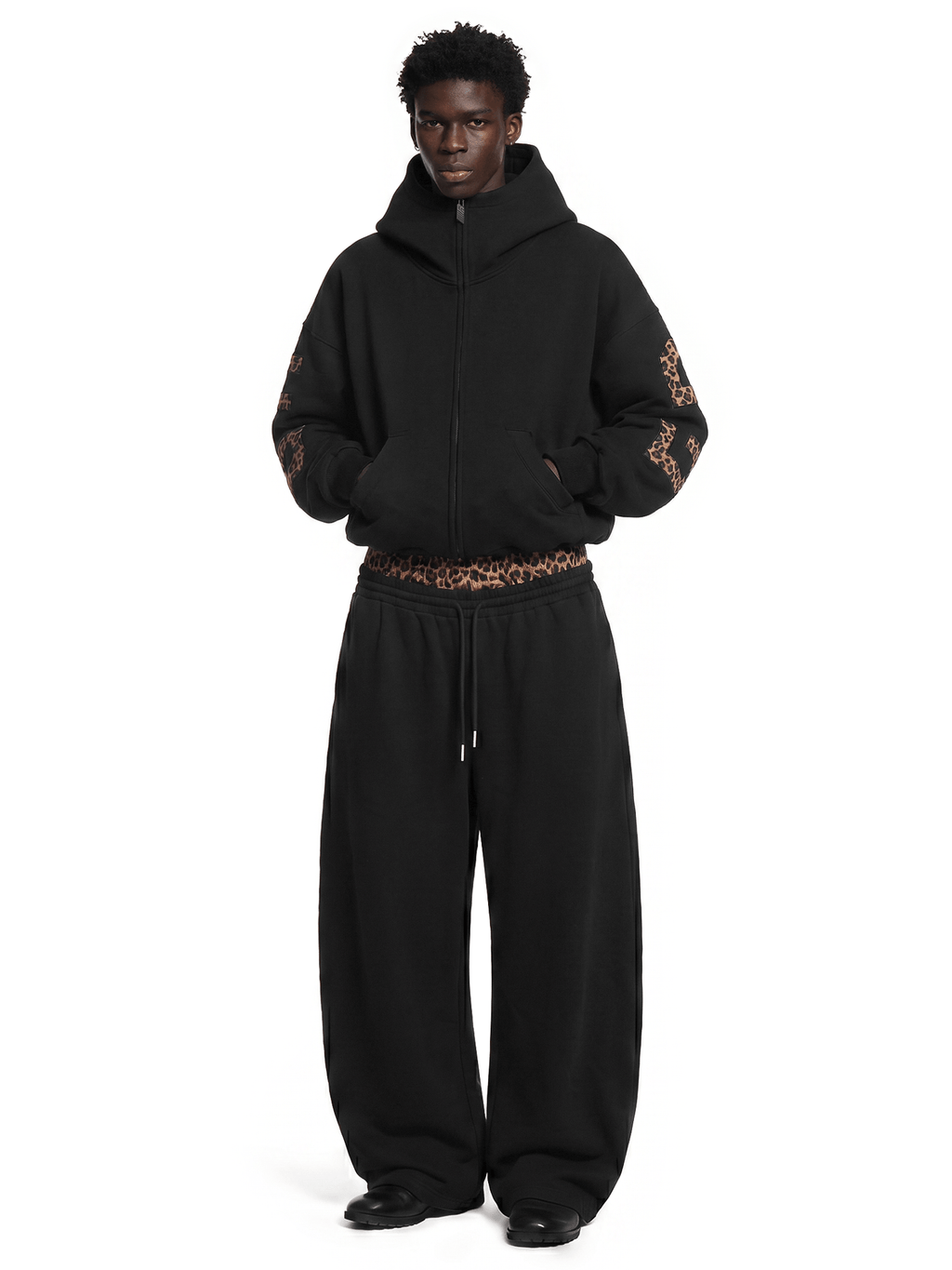 Sweat à capuche zippé style universitaire léopard
