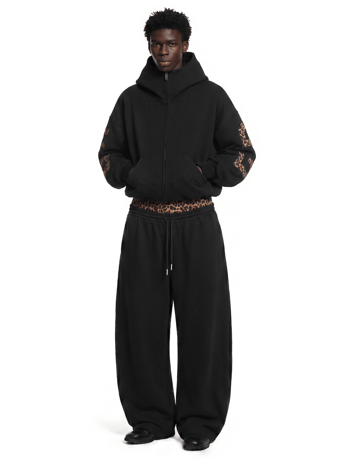 Sweat à capuche zippé style universitaire léopard