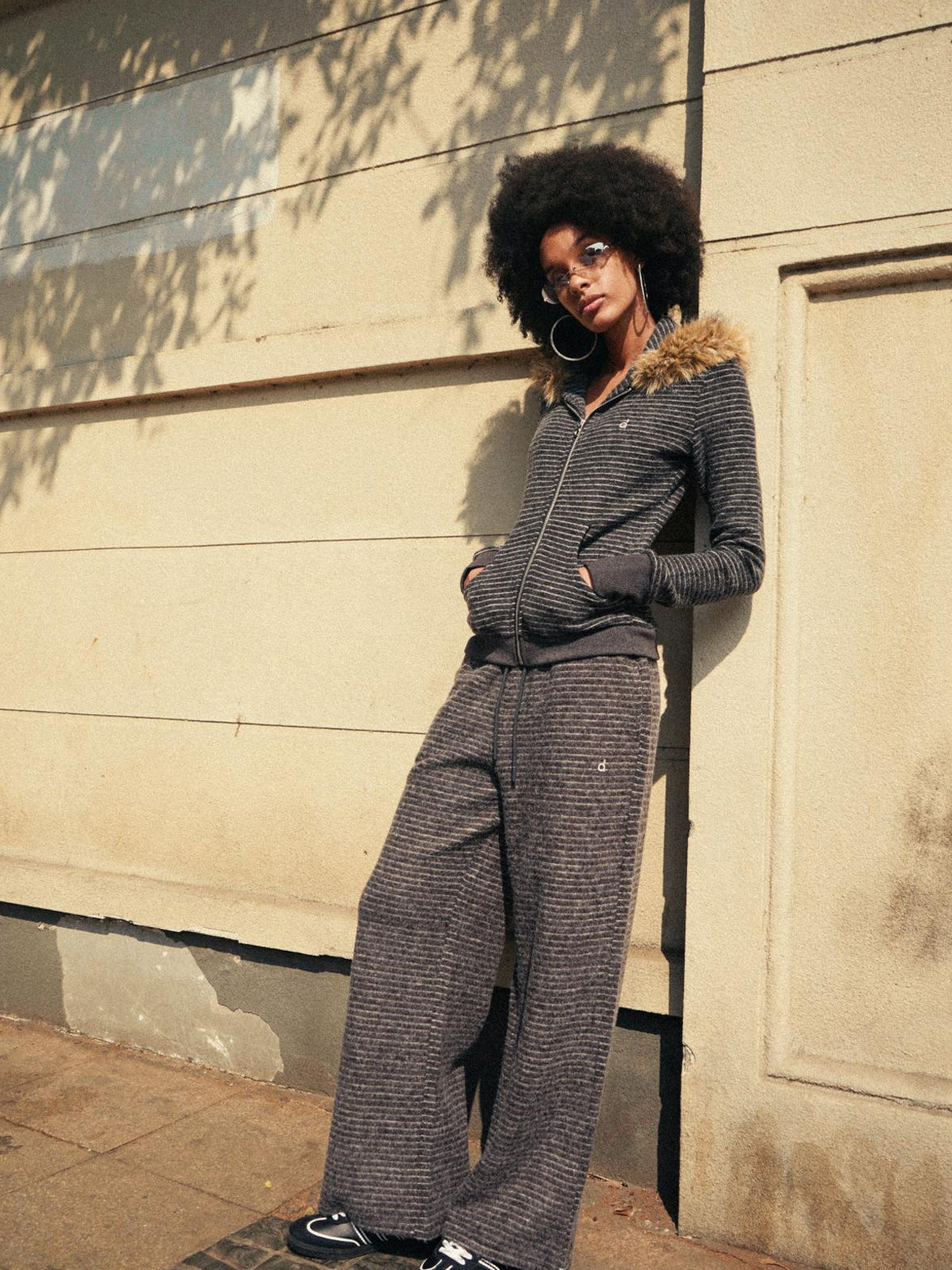 Sweat à capuche rayé coupe ajustée Chill