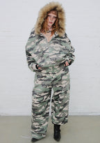 FERAL OVERSIZED-JOGGINGHOSE MIT NIETEN IN CAMO-OPTIK