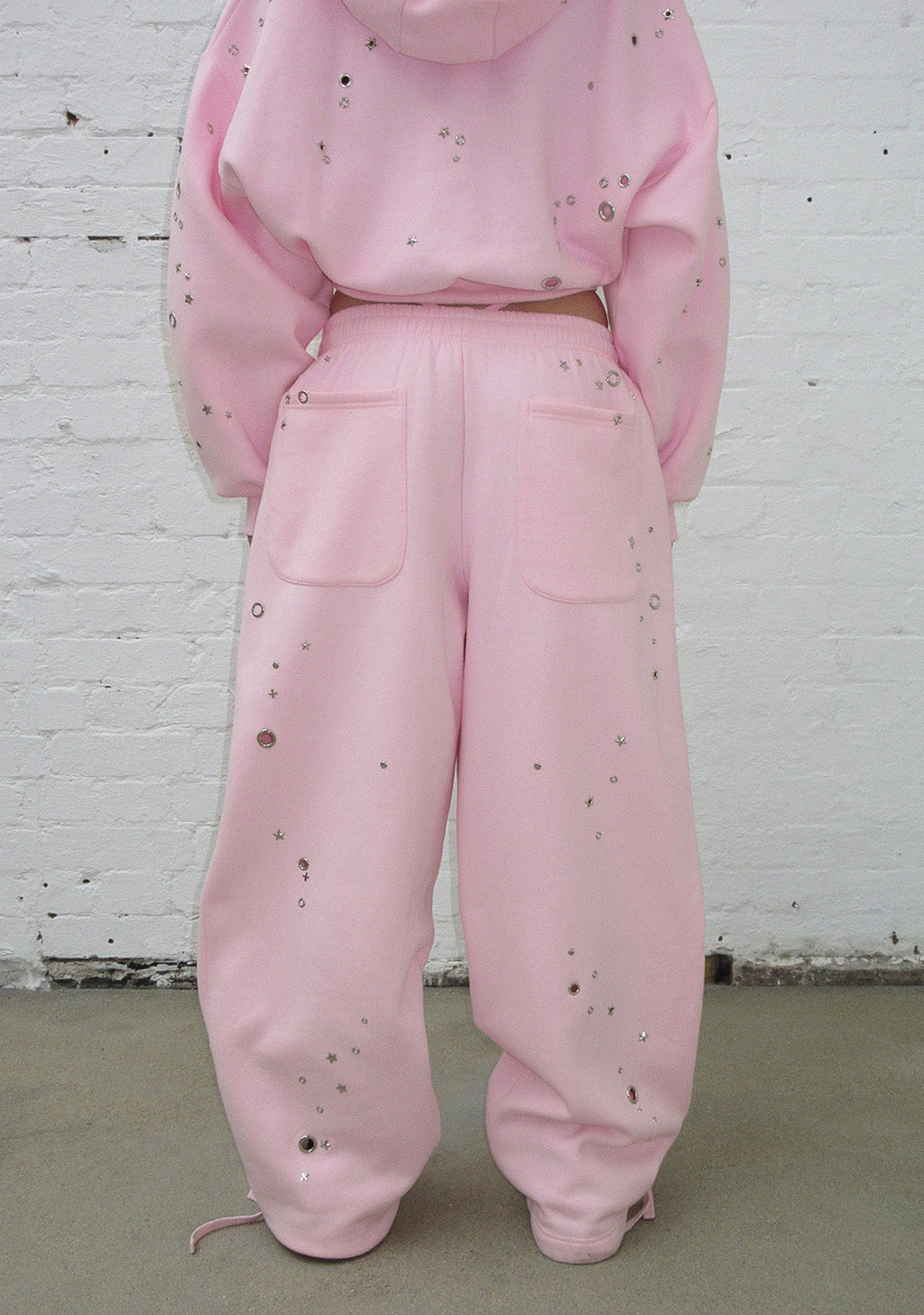 PANTALON DE JOGGING OVERSIZE À ŒILLETS GLITCH ROSE BÉBÉ