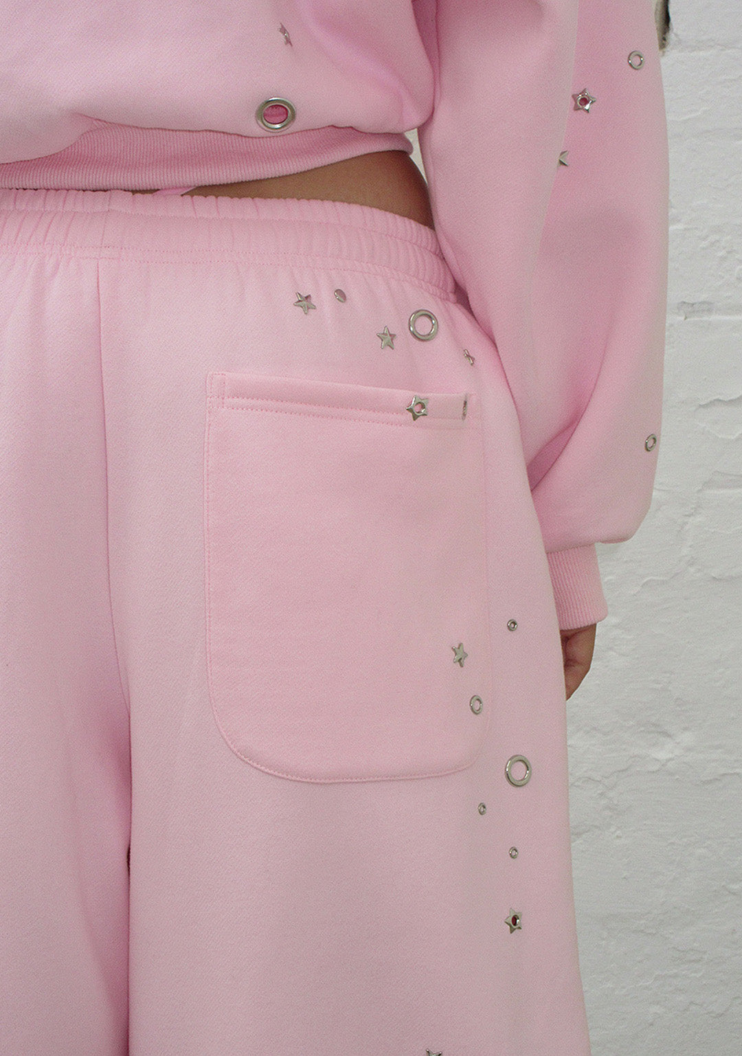 PANTALON DE JOGGING OVERSIZE À ŒILLETS GLITCH ROSE BÉBÉ